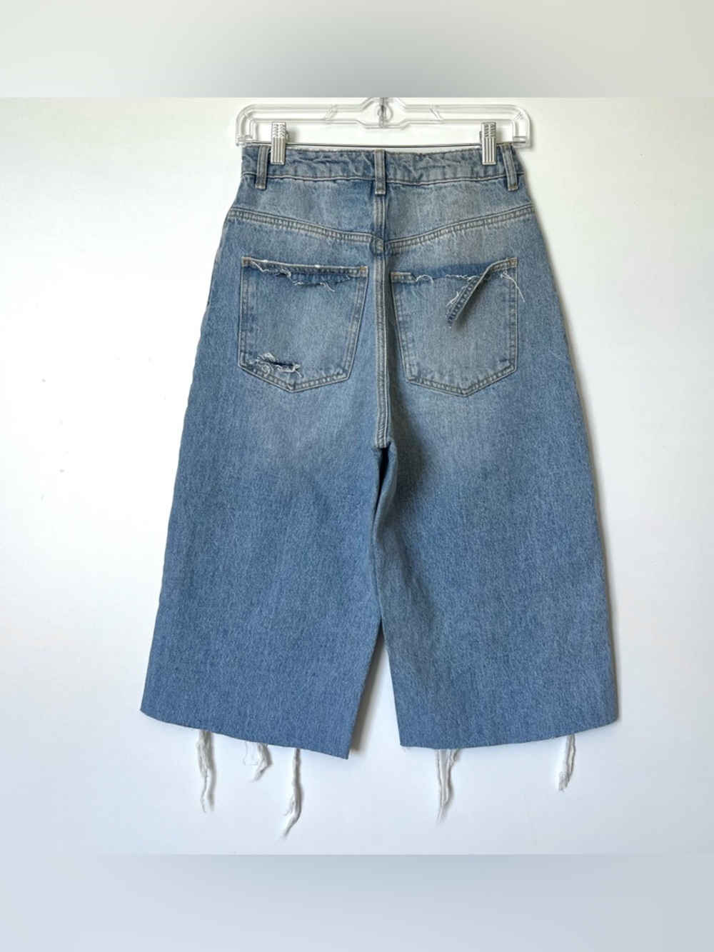 @(･∀･)@

Wide Leg Distressed Ripped Jorts - Picture 2 of 5
